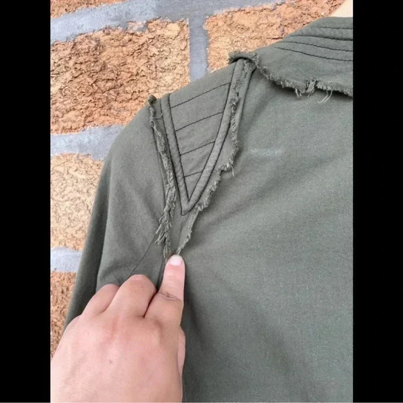 Elizabeth and James
Olive DistressedMilitaryJacket size 0 - Picture 8 of 10